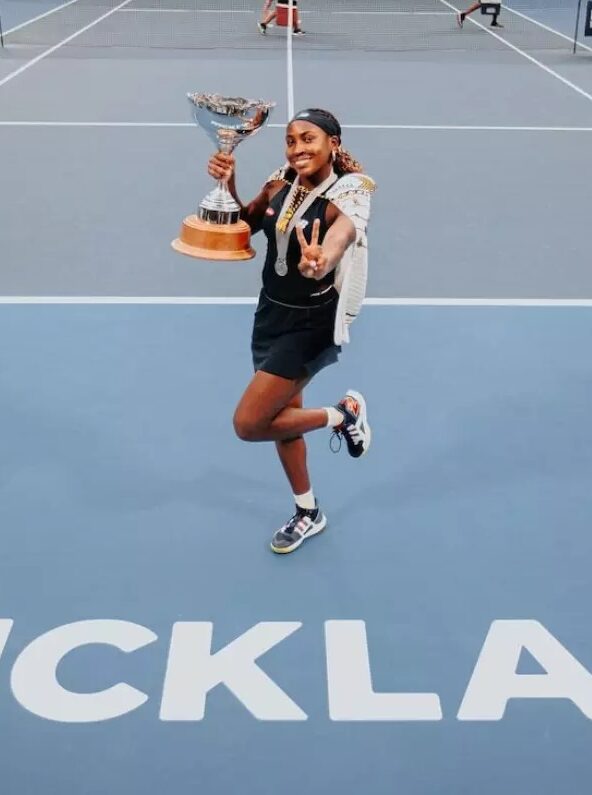 Tenista Coco Gauff é escolhida para ser porta-bandeira dos EUA ao lado de LeBron James