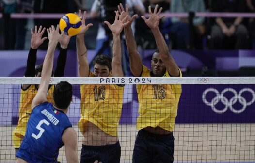 Seleção masculina de vôlei perde da Itália em estreia nas Olimpíadas de Paris-2024