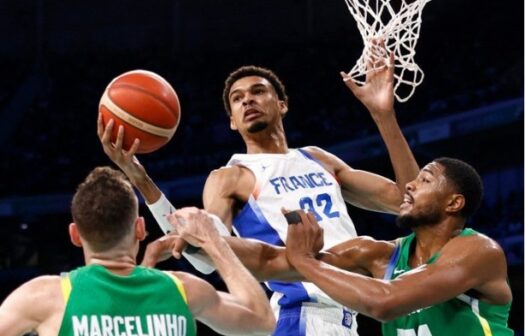 Brasil desperdiça 12 pontos de frente no basquete e leva virada da França em volta à Olimpíada