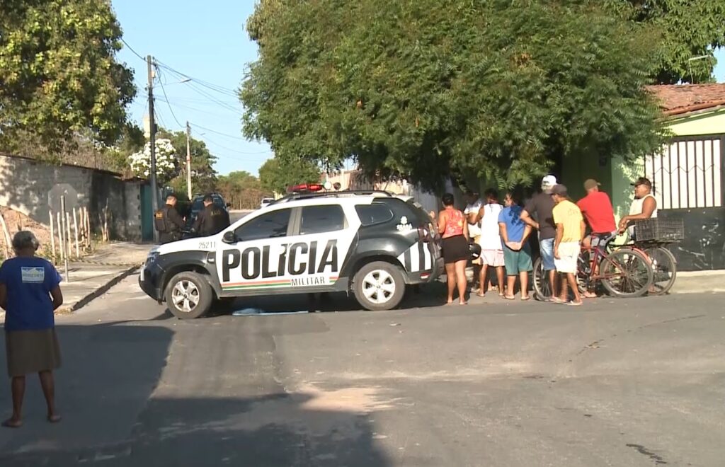 Idoso é morto a tiros na porta de casa quando conversava na calçada com familiares