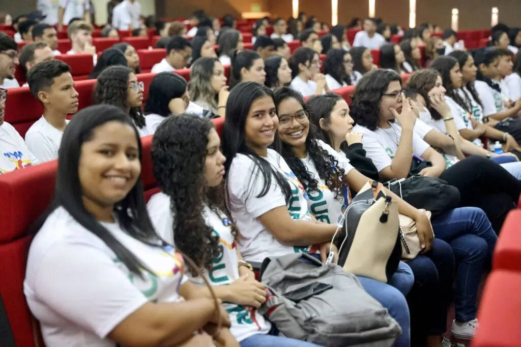 Assembleia Legislativa do Estado do Ceará oferta cursos gratuitos para quem sonha com a universidade