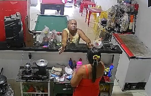 Homem embriagado tenta atear fogo em bar após proprietária negar bebida a ele