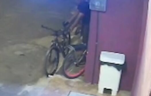 Homem furta bicicleta de entregador em Fortaleza; vítima agora está sem trabalhar