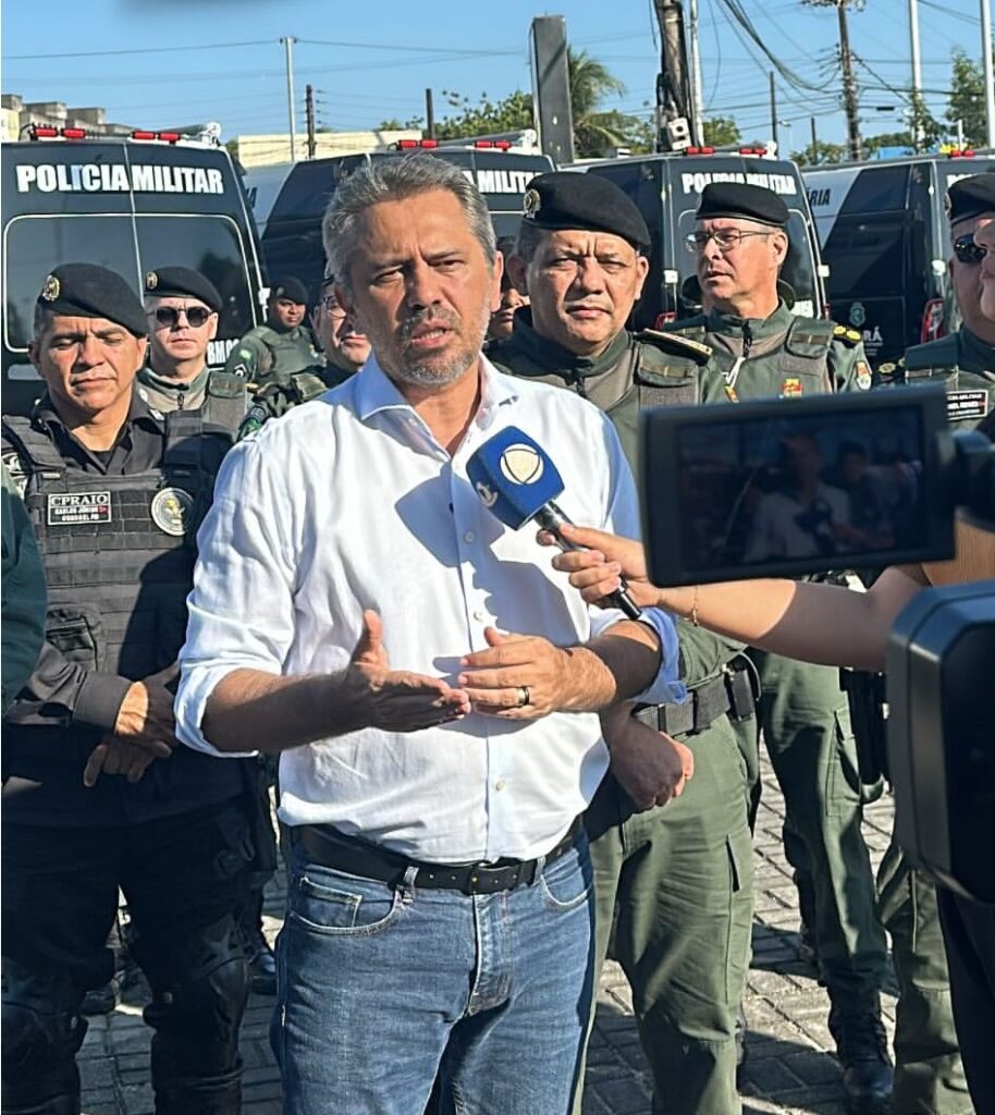 Reforço na segurança: Elmano de Freitas entrega 60 novas viaturas da Polícia Militar