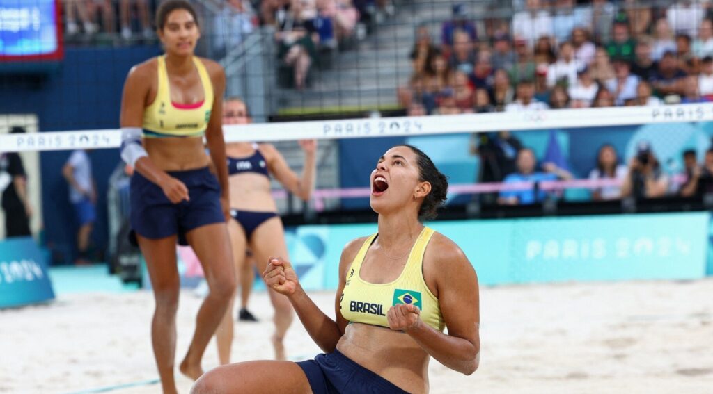 Ana Patrícia e Duda dão show e fecham 1º fase do vôlei de praia com vitórias por 2 a 0 em Paris