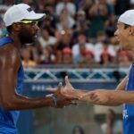 Evandro desequilibra, Brasil vence checos, e garante 1º lugar do Grupo E no vôlei de praia