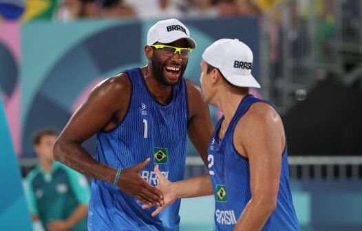 Brasil nas quartas de final: Evandro e Arthur batem dupla da Holanda no vôlei de praia