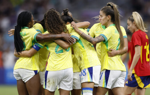 Brasil não sente falta de Marta, põe Espanha ‘na roda’ e vai à final no futebol