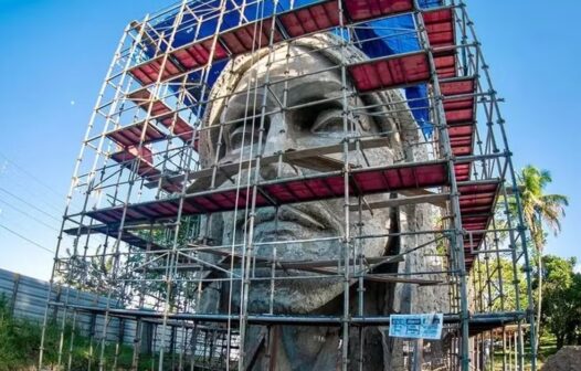 Estátua de Jesus Cristo que busca ser a maior do mundo é obra de cearense