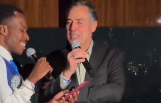 Presidente do STF: Luís Roberto Barroso canta “Evidências” em festa de aniversário