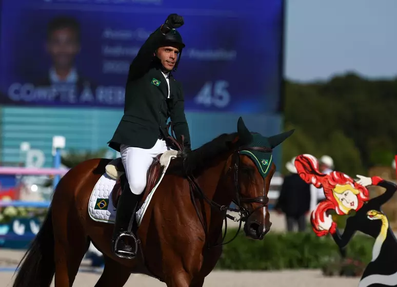 Rodrigo Pessoa e Stephan Barcha avançam à final do saltos no hipismo na Olimpíada de Paris