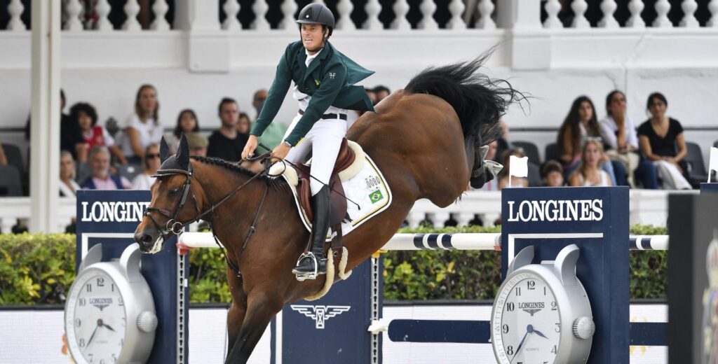 Equipe brasileira de hipismo é eliminada após espora causar sangramento em cavalo