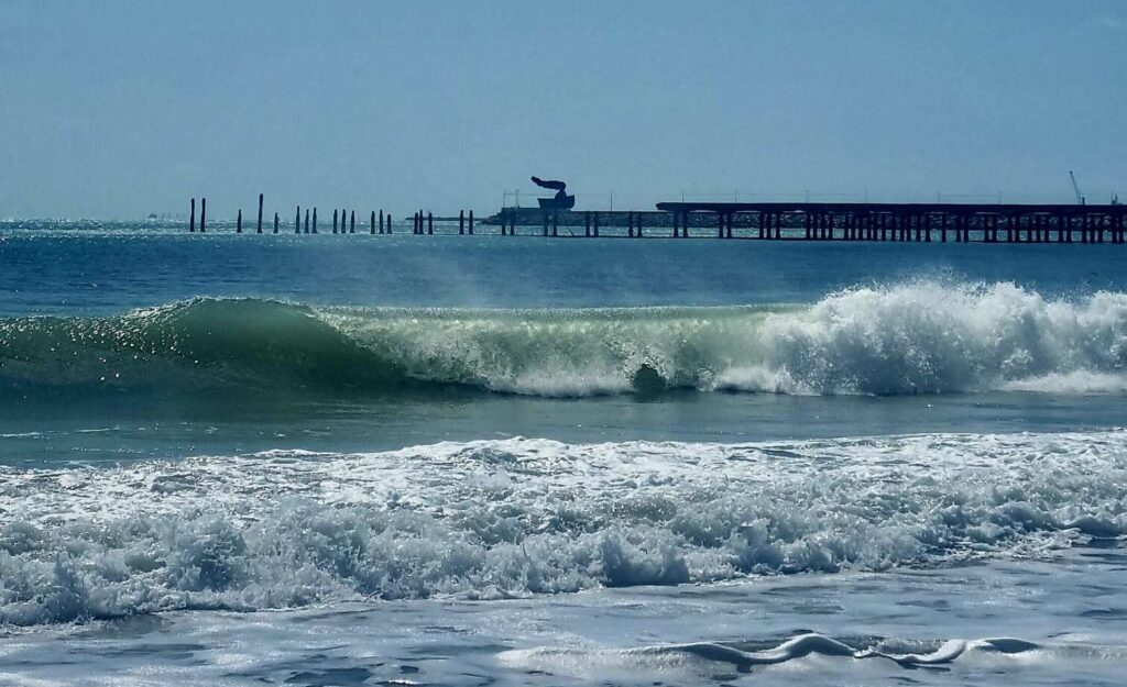 Fortaleza tem 24 trechos de praia próprios para banho neste fim de semana