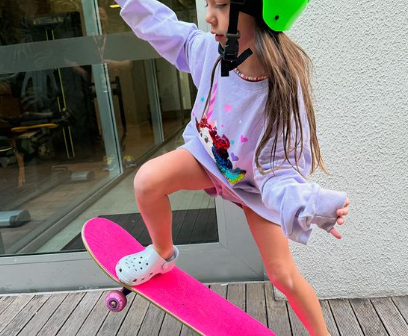 Sabrina Sato mostra manobra de skate da filha de 5 anos: ‘Nossa futura fadinha’