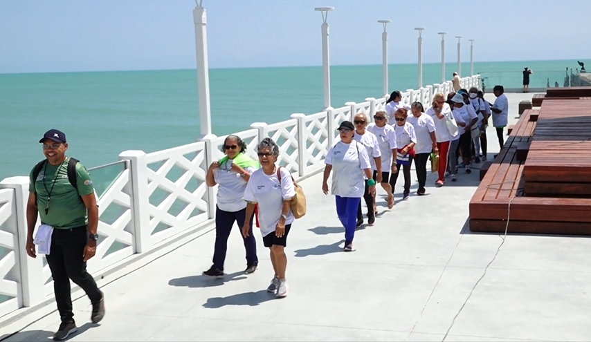 Projeto leva grupos de idosos para visitar pontos turísticos de Fortaleza