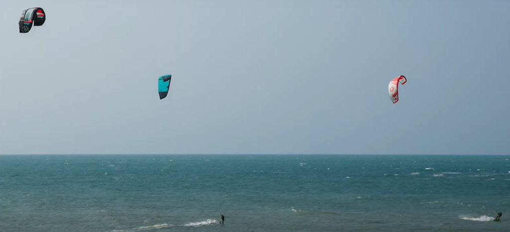 Escola Náutica da Barra do Ceará oferece cursos de barco à vela, kitesurf e wing foil