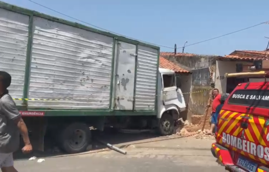 Motorista morre após ser atropelado pelo próprio caminhão em Fortaleza