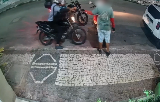 Entregador é assaltado por dois homens enquanto trabalhava, em Fortaleza