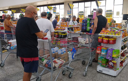 Influenciadas por hiper e supermercados, vendas no varejo recuam 1,0% em junho