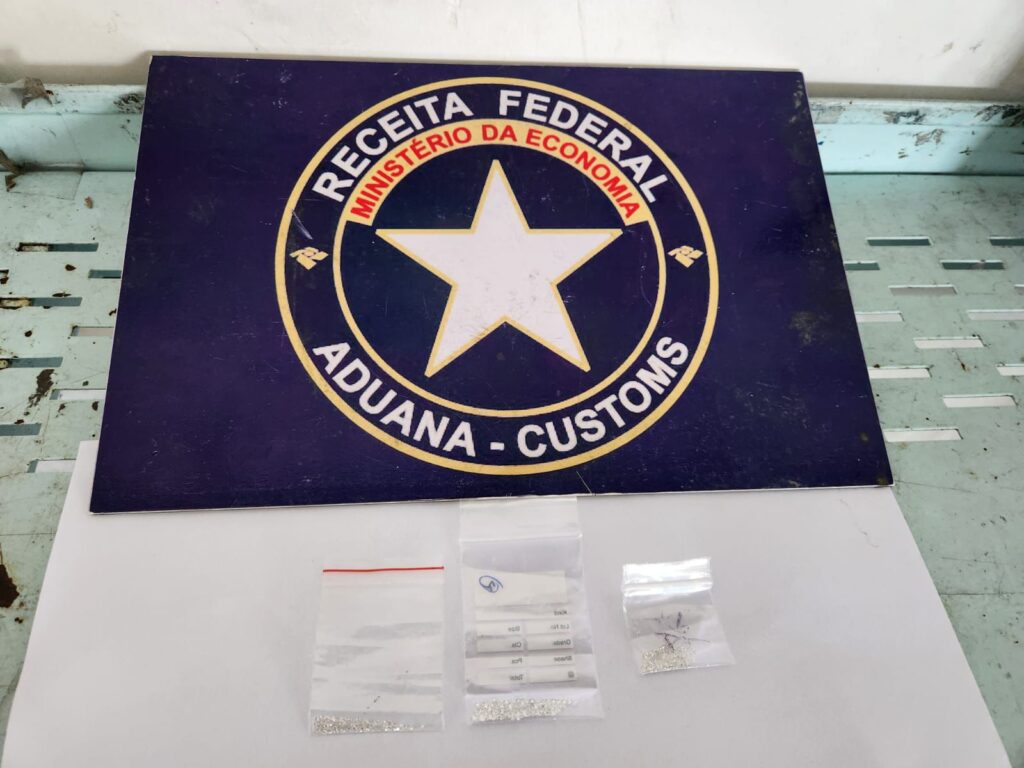 Diamantes são apreendidos no Aeroporto de Fortaleza