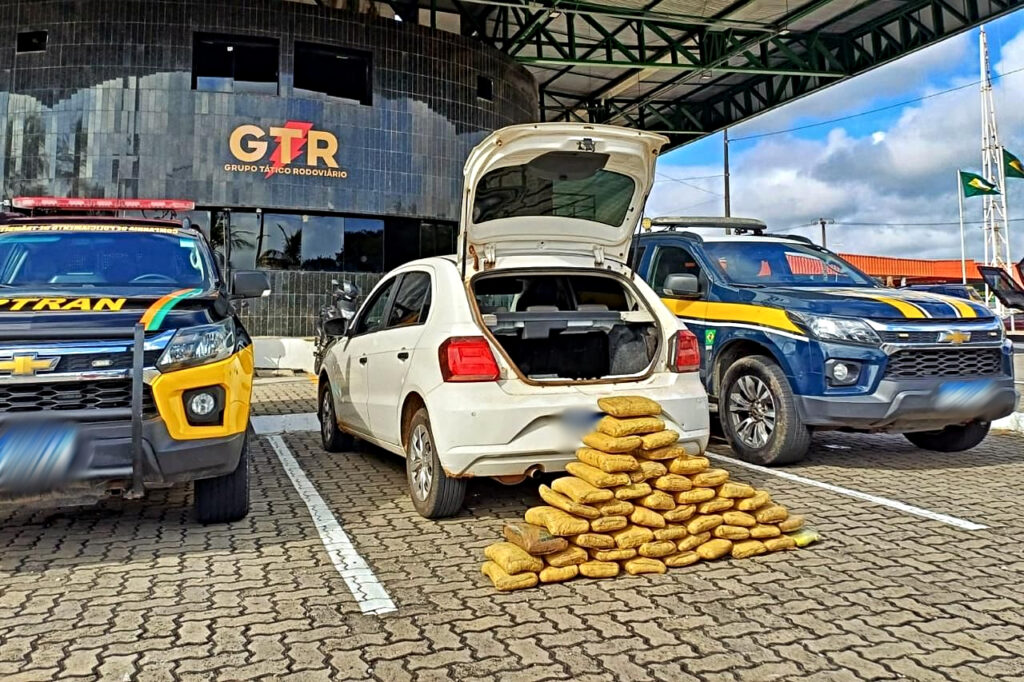 Dois suspeitos são presos com mais de 50 kg de maconha em Caucaia (CE)