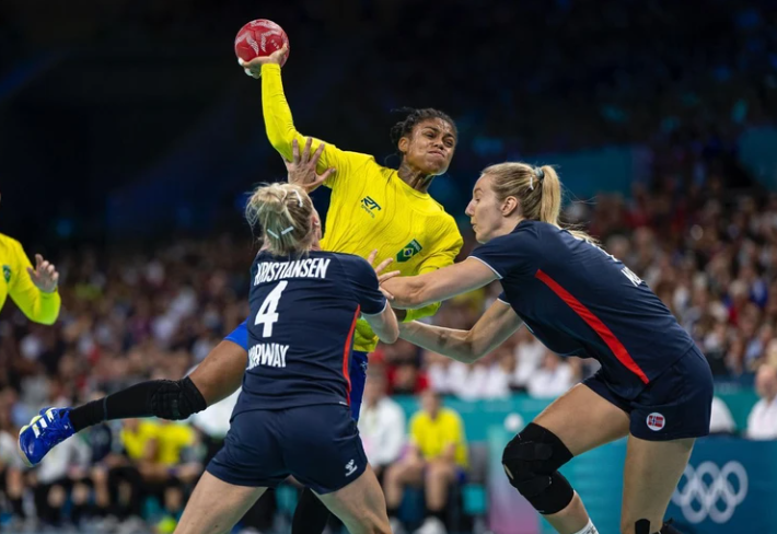 Brasil perde da Noruega no handebol feminino e se despede nas quartas de final nas Olimpíadas