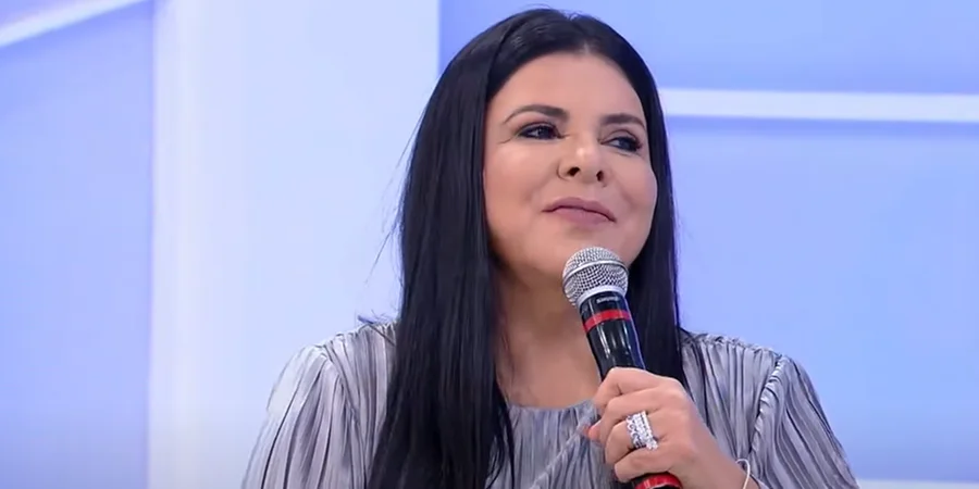 Mara Maravilha fala sobre tentativas de engravidar e mostra o rosto de filho pela primeira vez