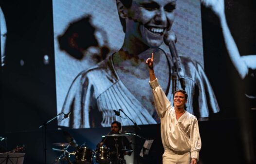 Marcos Lessa se apresenta no Cineteatro São Luiz, cantando Elis Regina