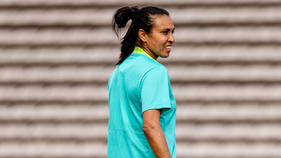 Marta vai jogar a final do futebol feminino? Arthur Elias explica como vai decidir