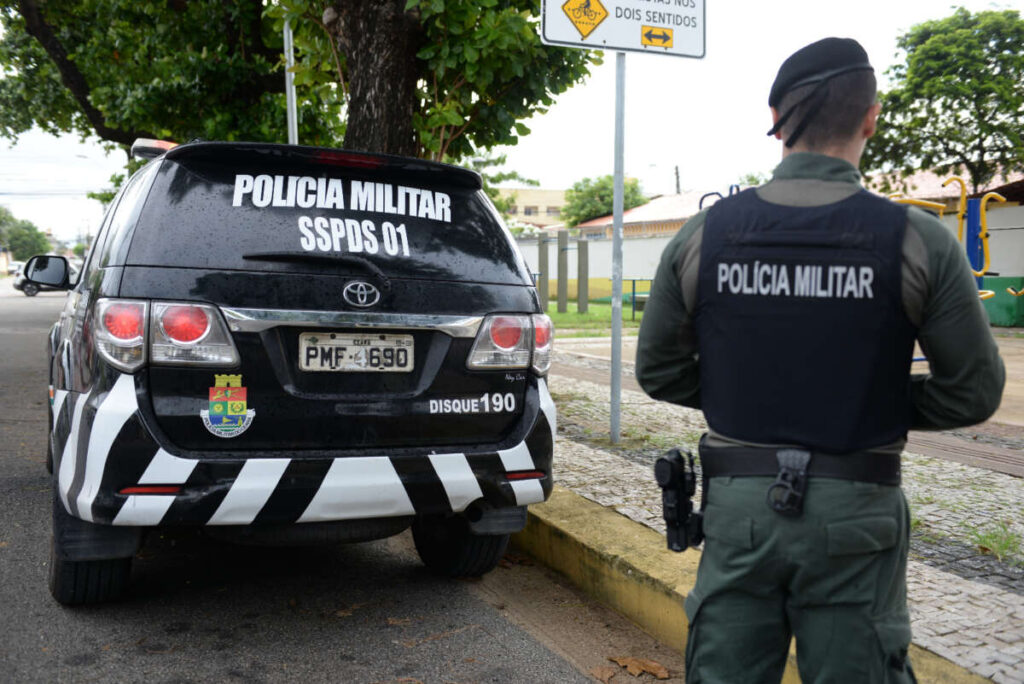 Polícia prende homem suspeito de extorquir comerciantes locais em São João do Jaguaribe, no Ceará