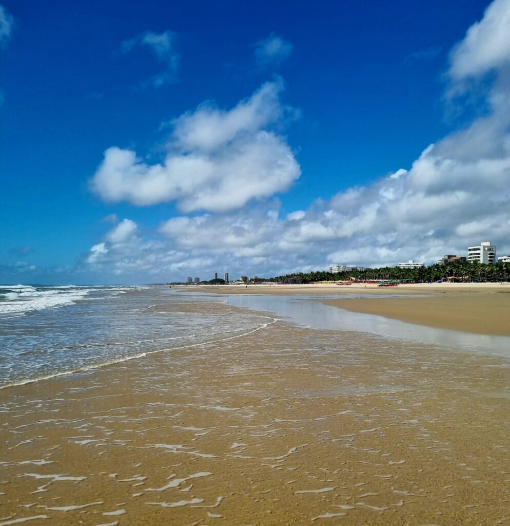 Fortaleza tem 23 trechos de praia próprios para banho neste fim de semana