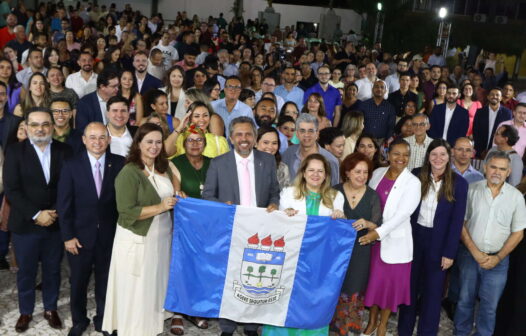 Elmano empossa 107 professores na Universidade do Vale do Acaraú (UVA)