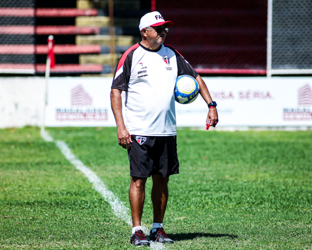 Raimundo Wagner comanda o Ferroviário no último jogo da Série C