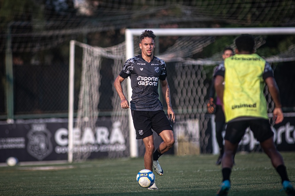 Elenco do Ceará continua preparação para jogo contra o Mirassol