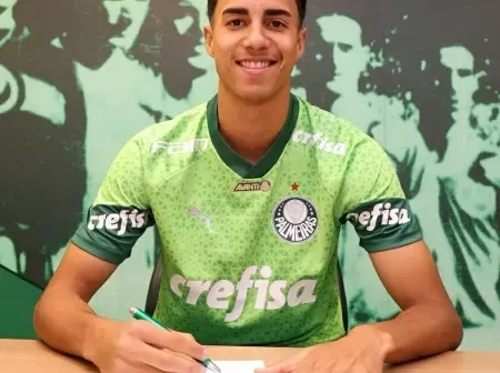 Zagueiro Vitor Reis renova contrato com o Palmeiras até 2028: ‘Clube confia em meu trabalho’