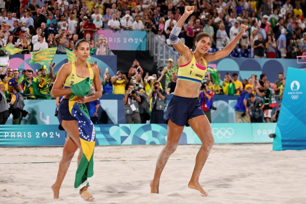 Ana Patrícia e Duda faturam medalha de ouro no vôlei de praia feminino