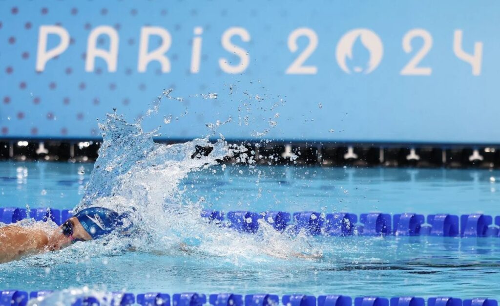 Brasil vai à final no revezamento 4x200m livre feminino em Paris-2024 e encerra jejum de 20 anos