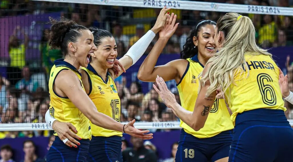 Seleção feminina de vôlei faz 3 a 0 no Japão e confirma vaga nas quartas em Paris-2024