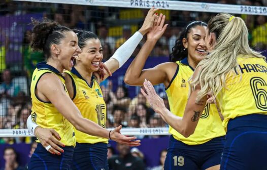 Seleção feminina de vôlei faz 3 a 0 no Japão e confirma vaga nas quartas em Paris-2024