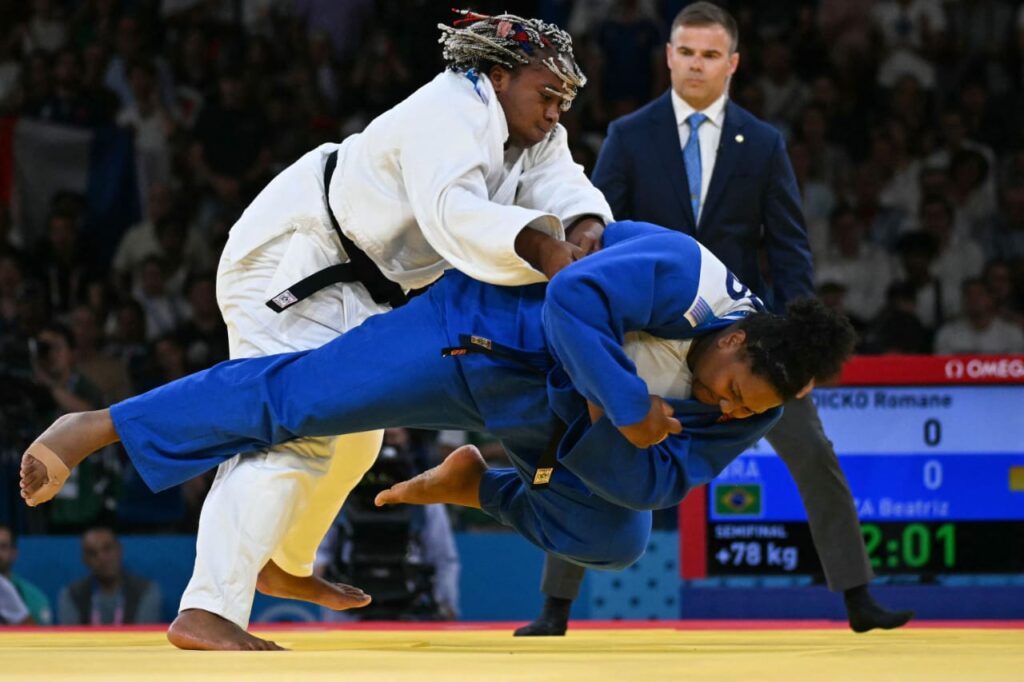 Judoca Bia Souza vai à final e garante medalha para o Brasil em Paris-2024