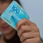 Novo auxílio de R$ 102 volta a ser pago em outubro; veja quem recebe e como se cadastrar