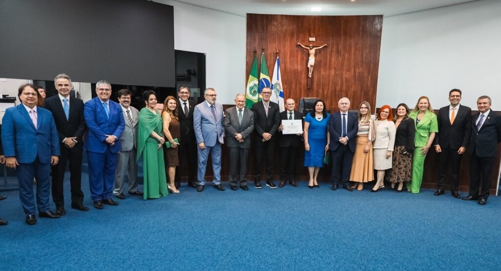 Presidente do TJCE recebe título de Cidadão de Fortaleza