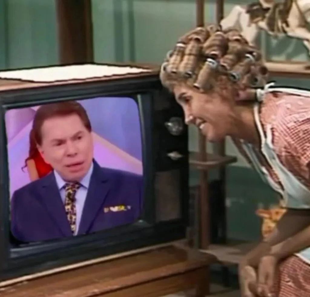 ‘Dona Florinda’, de Chaves, faz homenagem a Silvio Santos