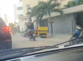 Motorista de aplicativo registra assalto em bairro nobre de Fortaleza; vídeo