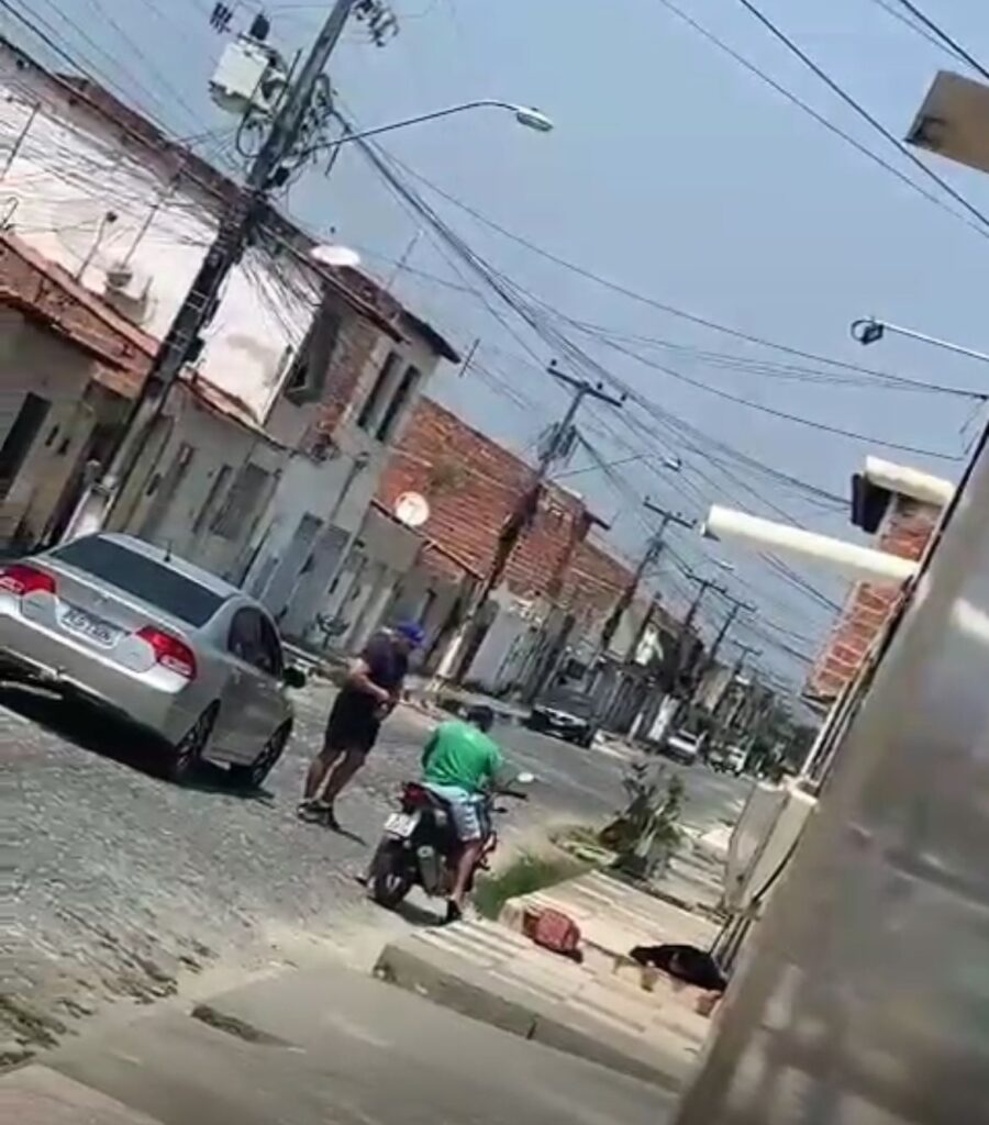 Policial de folga prende suspeito de roubar R$ 20 mil em joias de shopping na Grande Fortaleza; veja vídeo