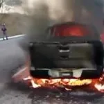 Incêndio: carro pega fogo após carregador explodir em Boa Viagem, no interior do Ceará