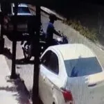 Criminosos são flagrados por câmera furtando moto no Mucuripe, em Fortaleza