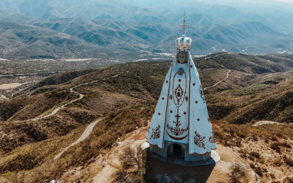 Estátua de Nossa Senhora maior que o Cristo Redentor é inaugurada na Argentina