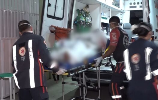 Homem é hospitalizado após ser baleado enquanto bebia em bar em Fortaleza