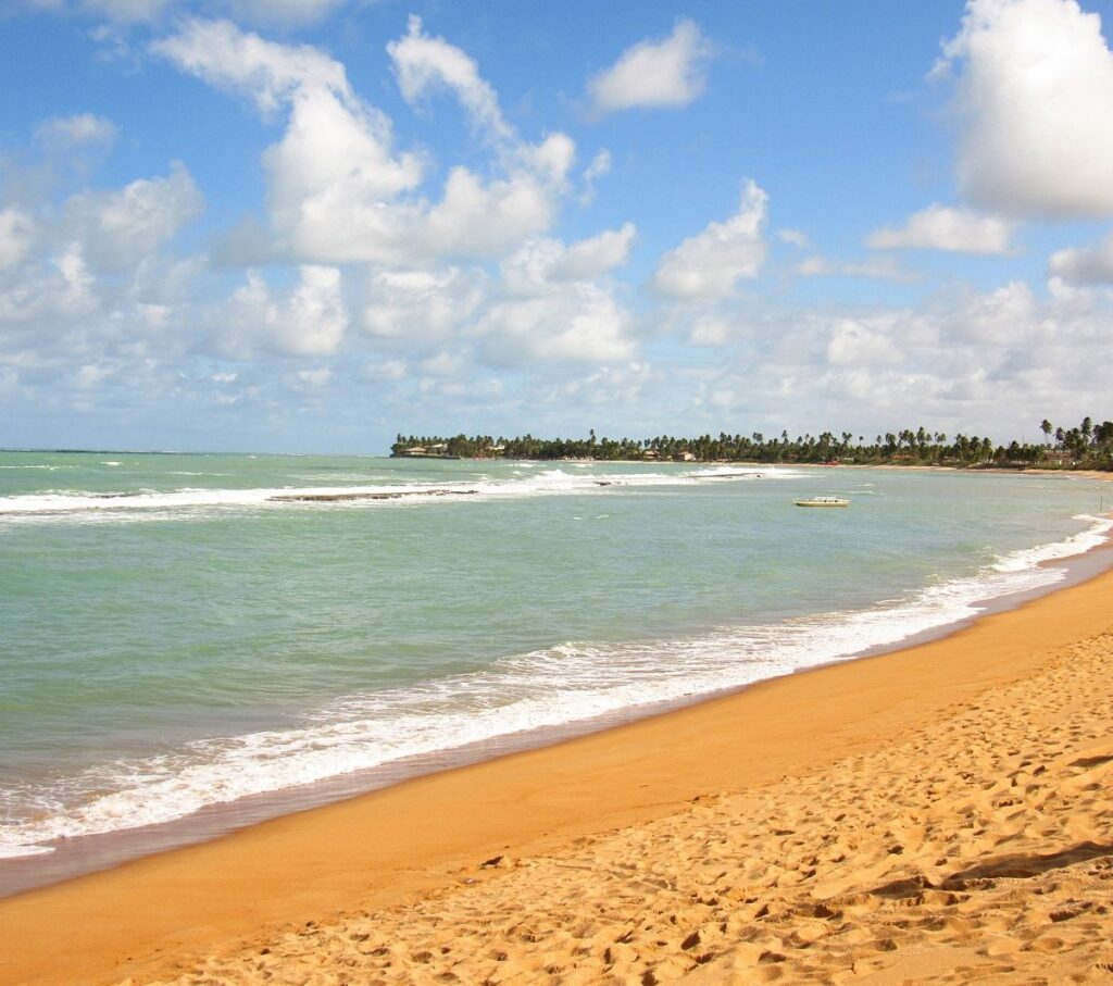 Corpo de homem com marcas de violência é encontrado em espigão na Praia da Tabuba, em Caucaia/CE